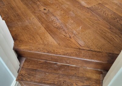 Varnishing and Hardwood Flooring Installation